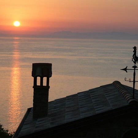 Bellezza In Cilento Panoramic Apts Castellabate Bagian luar foto
