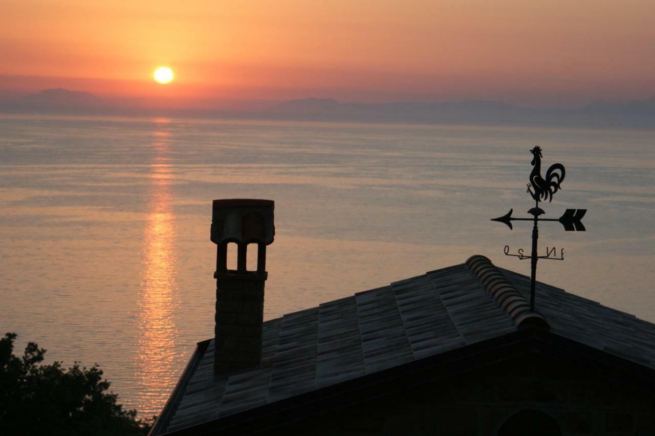 Bellezza In Cilento Panoramic Apts Castellabate Bagian luar foto